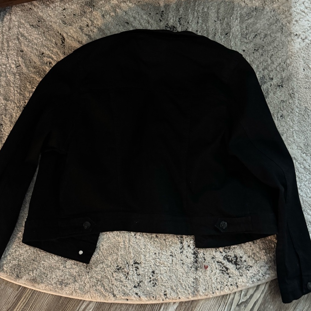 Black crop Jean jacket - Picture 2 of 3